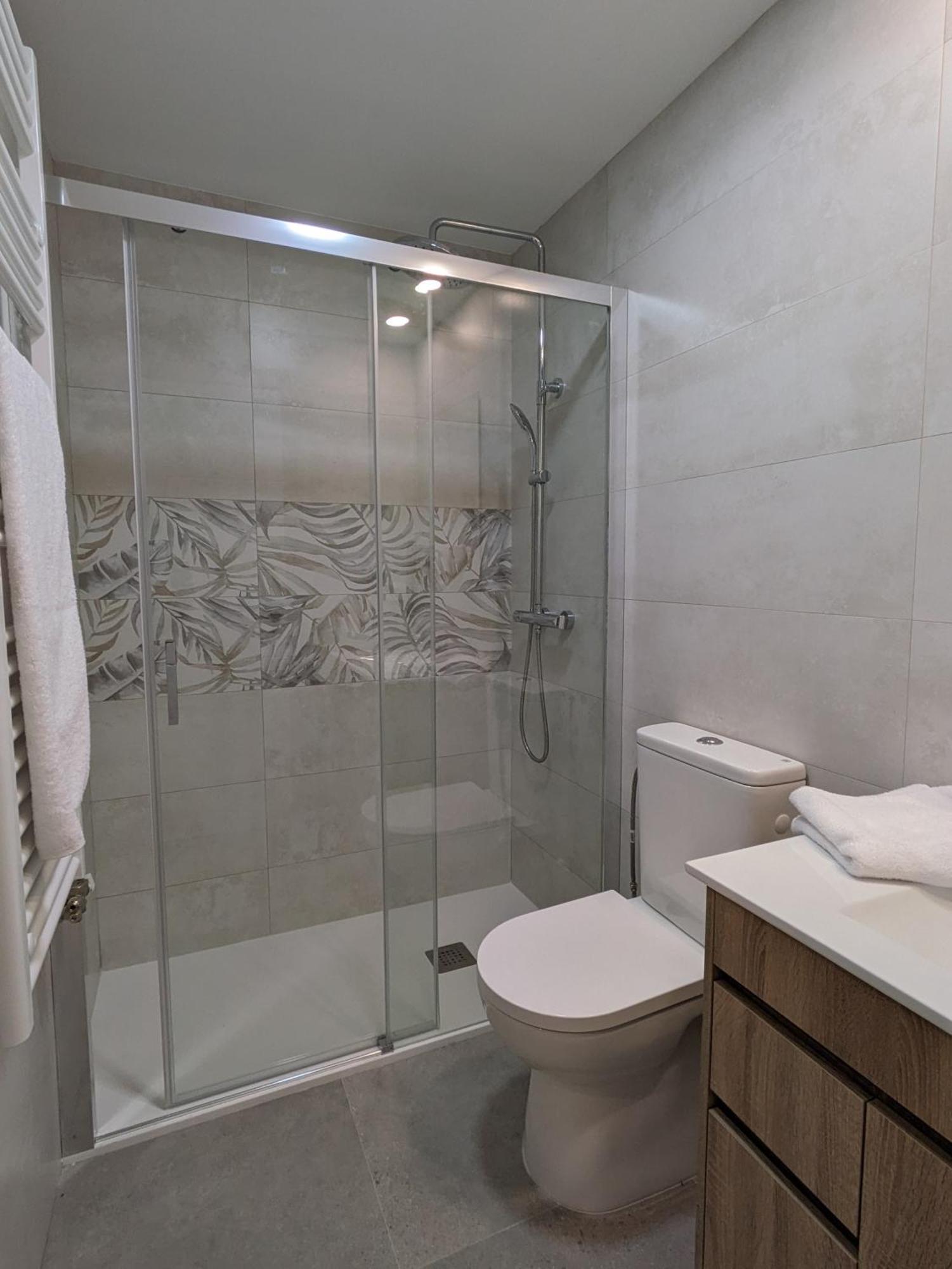 Vut Reyna Beatriz Apartment ซีเกว็นซา ภายนอก รูปภาพ