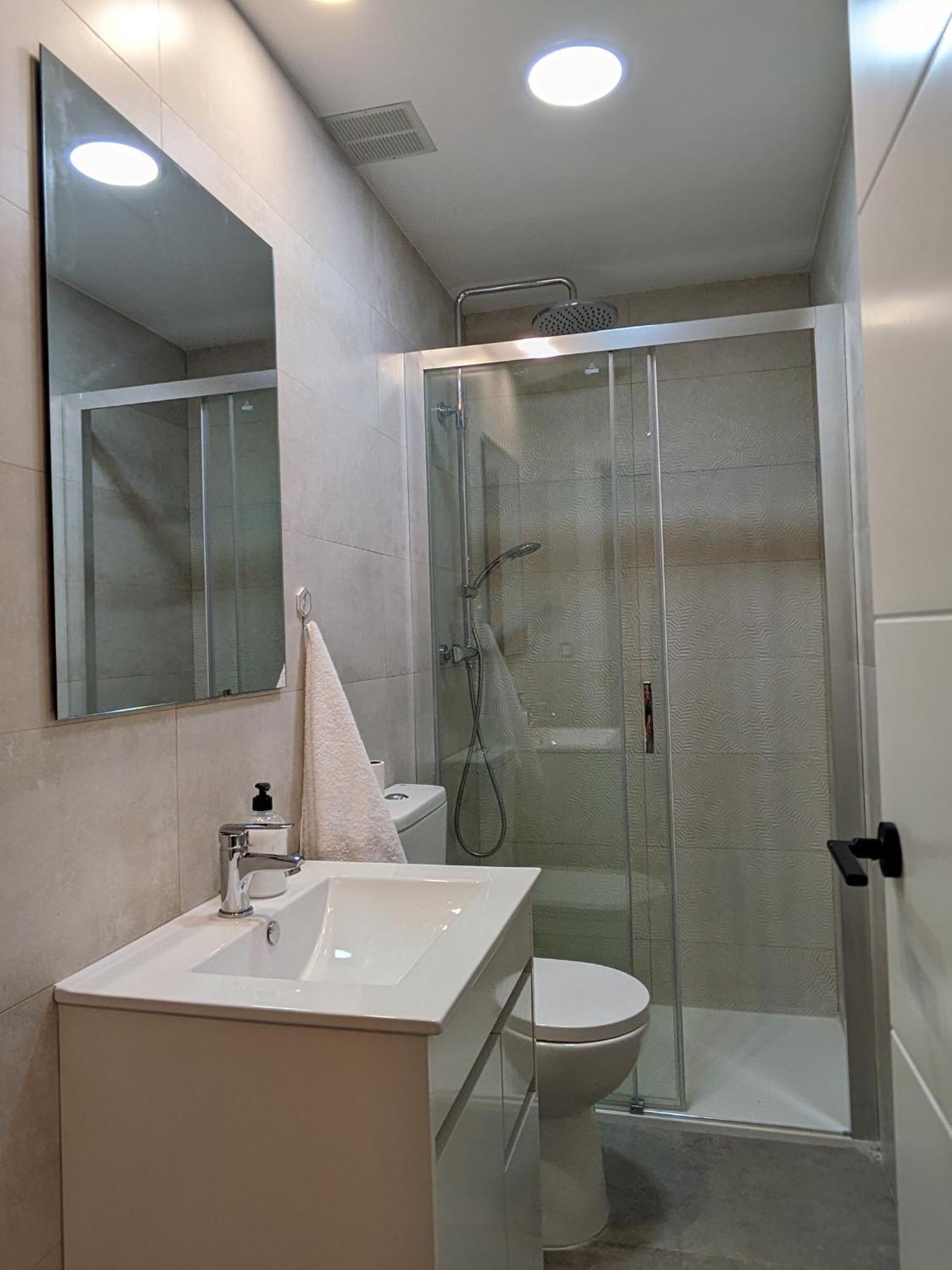 Vut Reyna Beatriz Apartment ซีเกว็นซา ภายนอก รูปภาพ