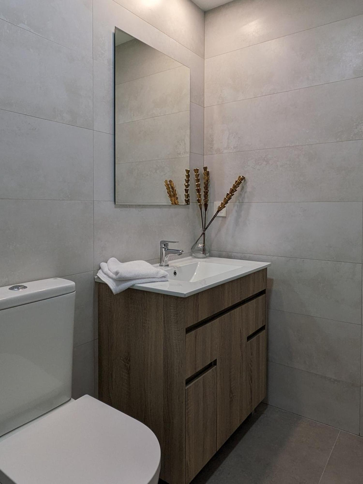 Vut Reyna Beatriz Apartment ซีเกว็นซา ภายนอก รูปภาพ