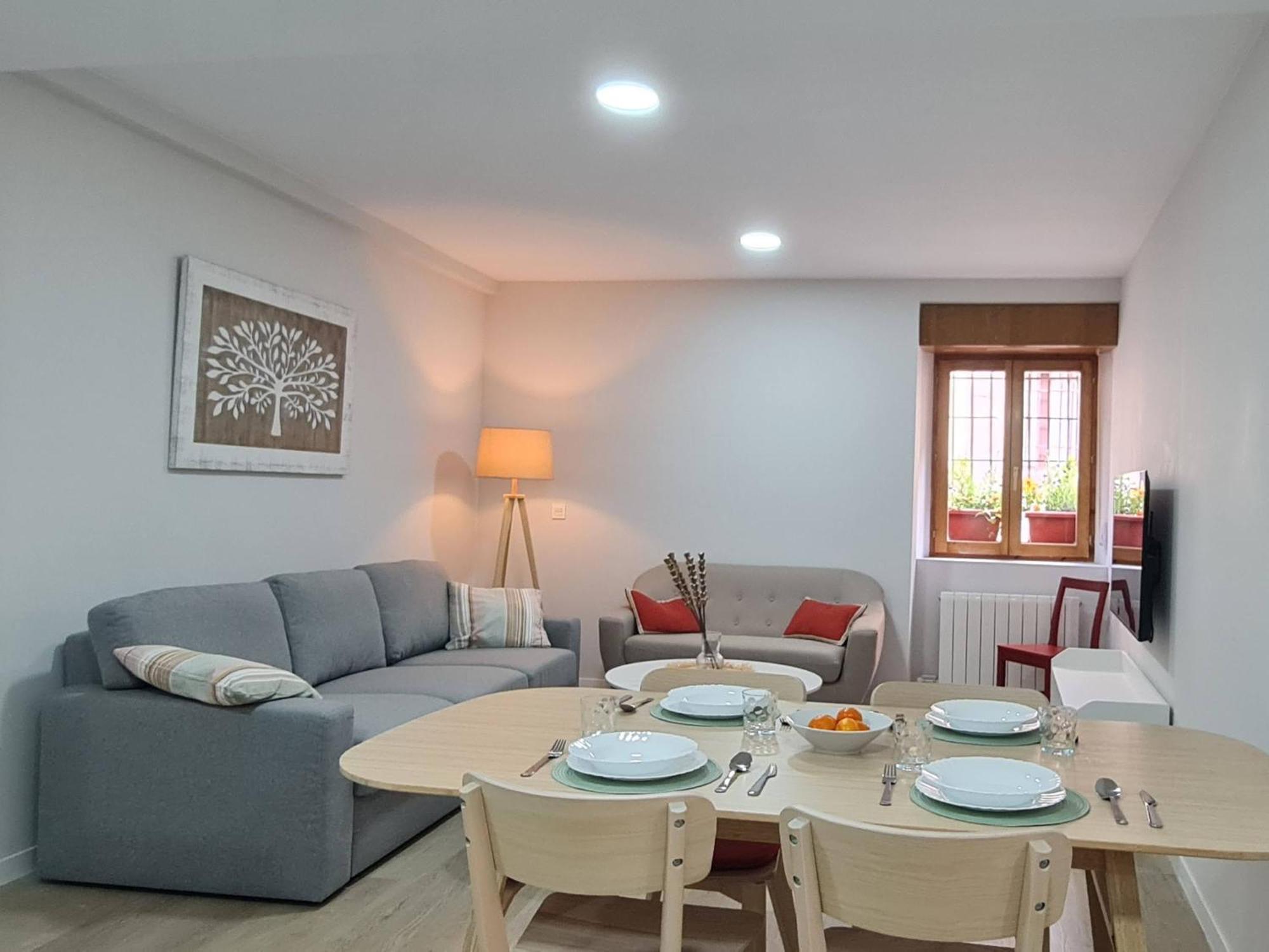 Vut Reyna Beatriz Apartment ซีเกว็นซา ภายนอก รูปภาพ